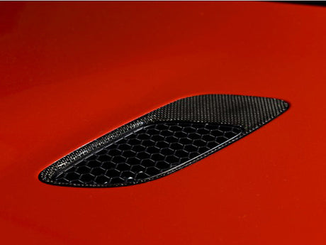 close up of e92 bmw m3 carbon fiber hood vent by autotecknic
