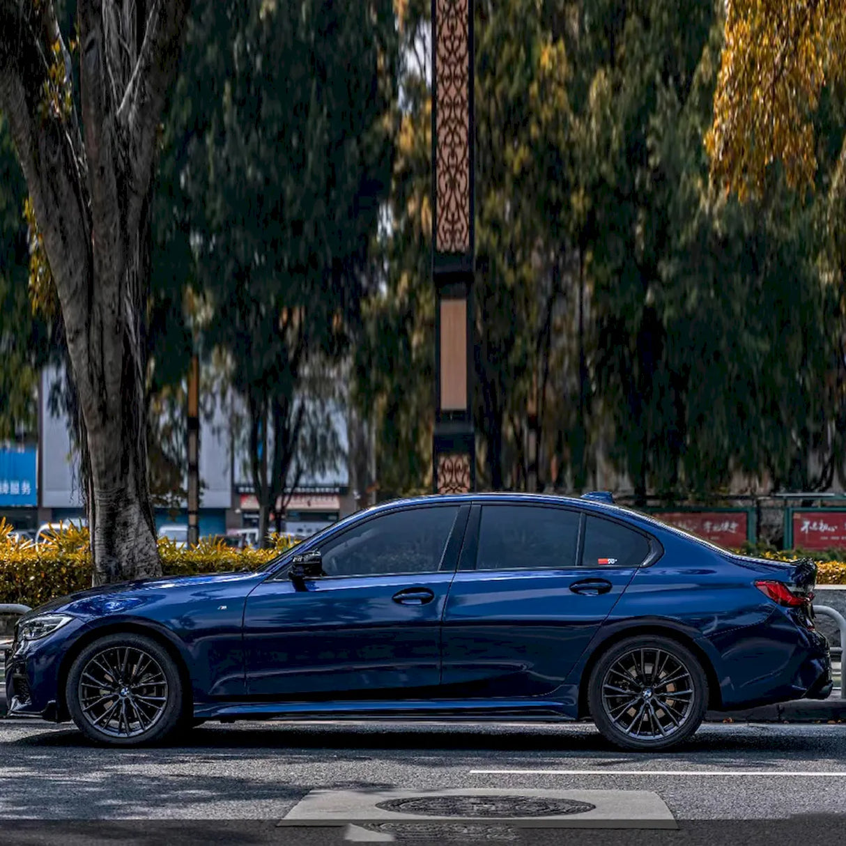 metallic deep blue vehicle vinyl wrap