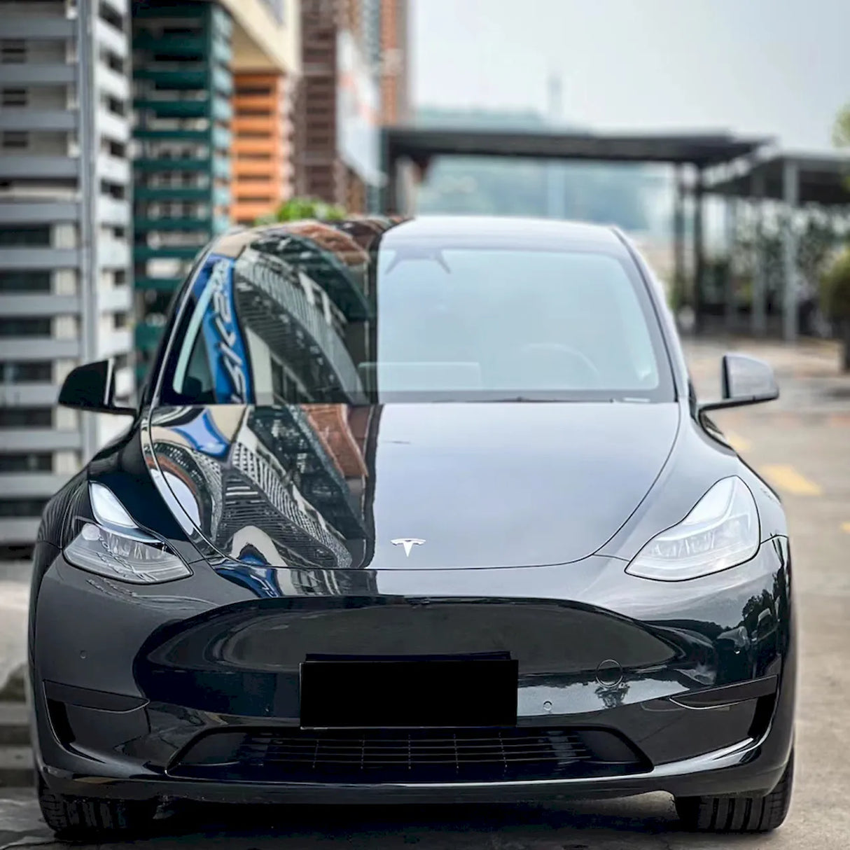 metallic sparkling black car wrap installed on a vehicle