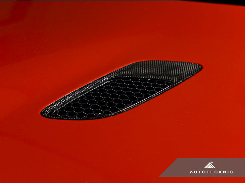 close up of e92 bmw m3 carbon fiber hood vent by autotecknic