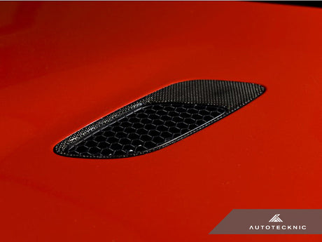 close up of e92 bmw m3 carbon fiber hood vent by autotecknic