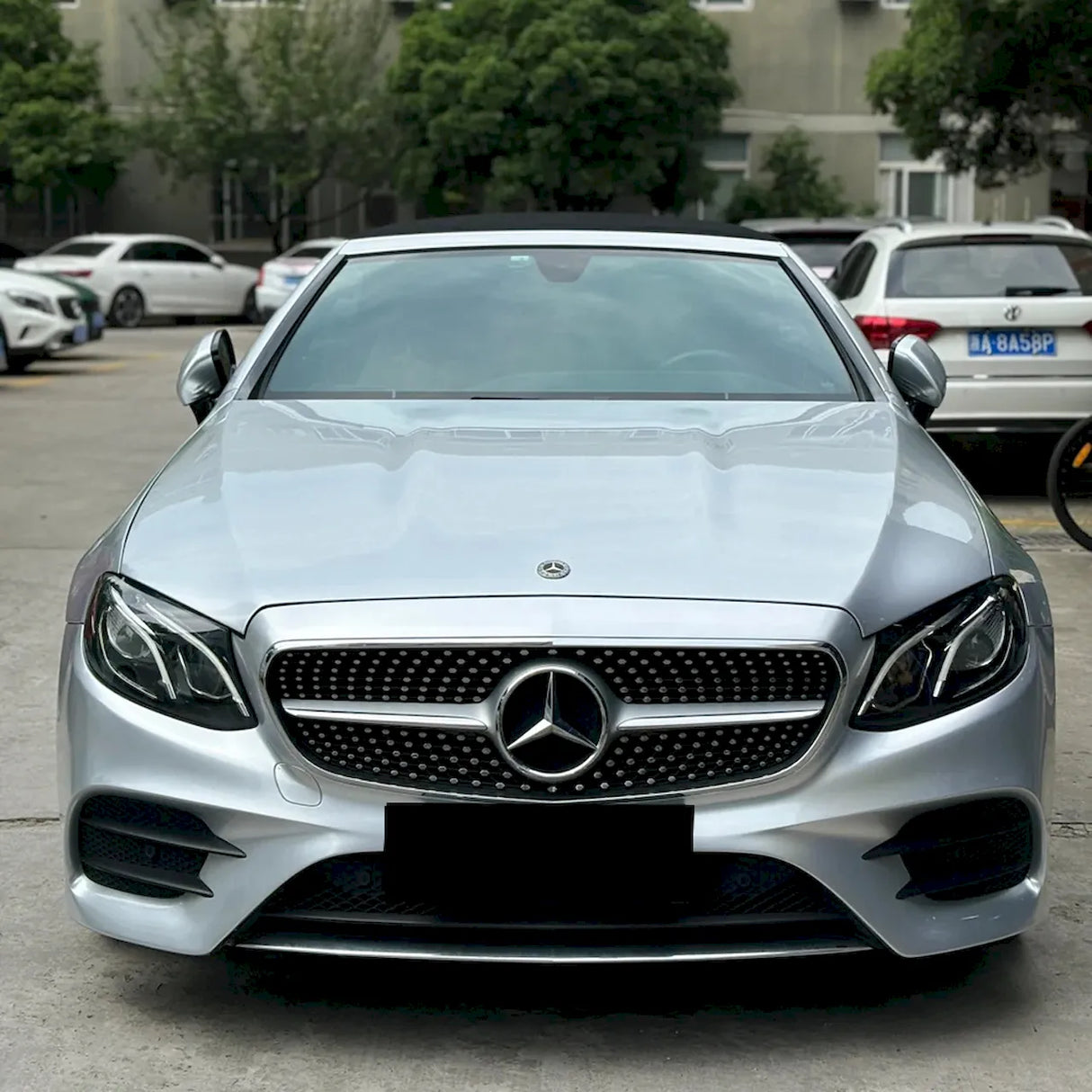 gloss silver car wrap installed on a vehicle