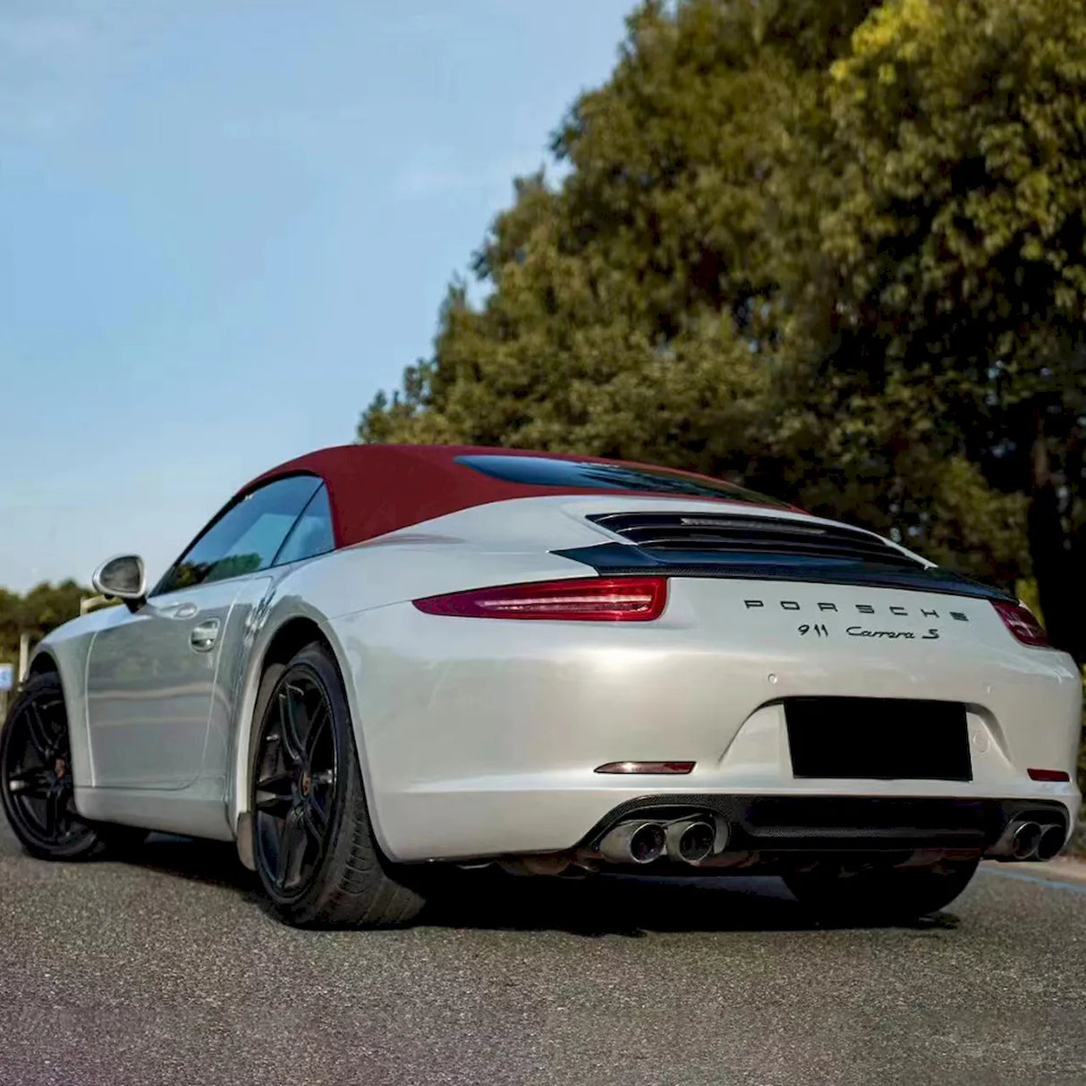 martin silver gray car wrap on a sports car