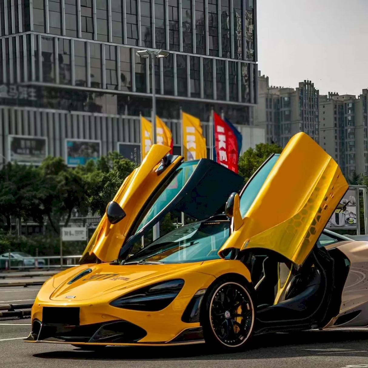 paint yellow car wrap on a sports car